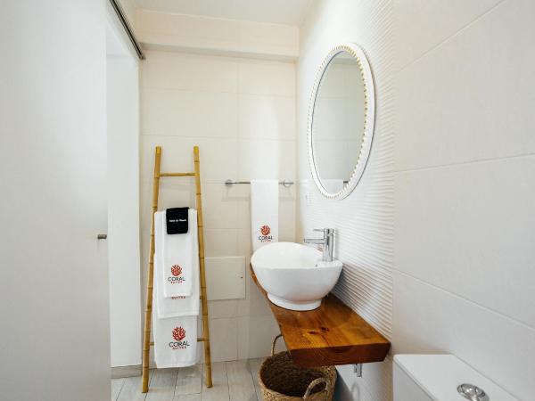 Coral Boutique Suites : photo 9 de la chambre chambre double avec patio