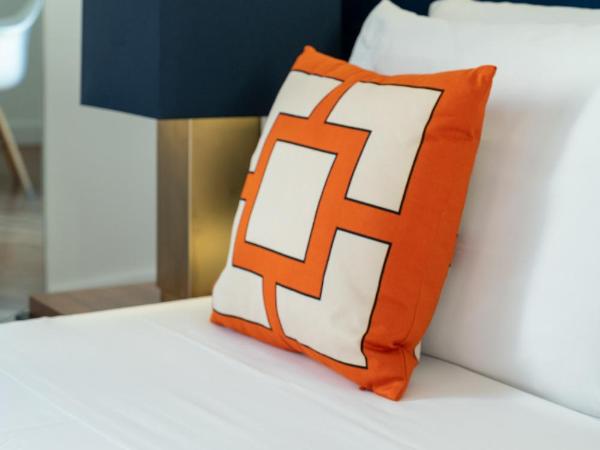 Le Mummarelle Napoli : photo 5 de la chambre superior triple room with balcony sea view – via santa lucia 76