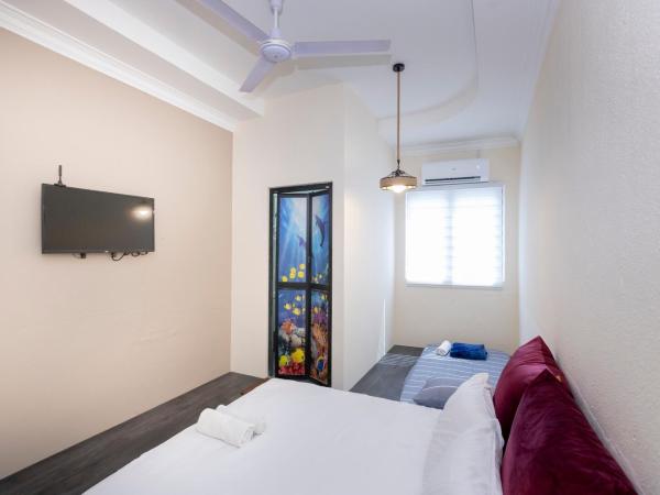 The Bahari Lodge @ Georgetown : photo 1 de la chambre chambre triple avec salle de bains privative