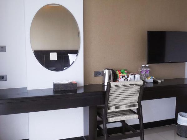 Grand Supicha City Hotel - SHA Plus : photo 9 de la chambre chambre double supérieure