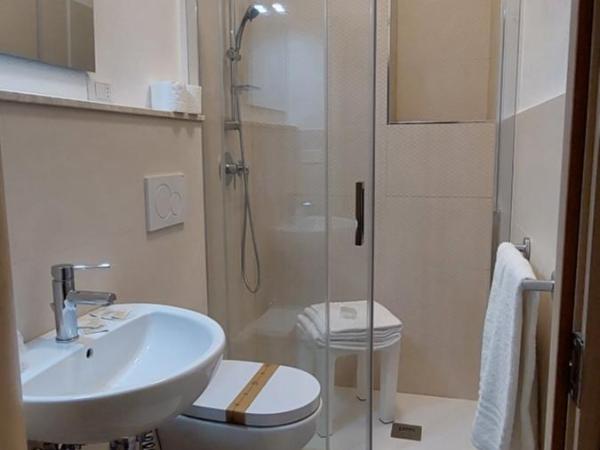 Hotel Il Gabbiano : photo 4 de la chambre chambre double ou lits jumeaux avec douche