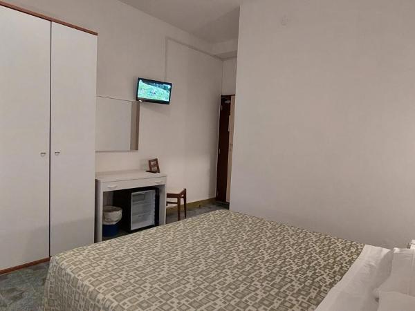 Hotel Il Gabbiano : photo 3 de la chambre chambre double ou lits jumeaux avec douche