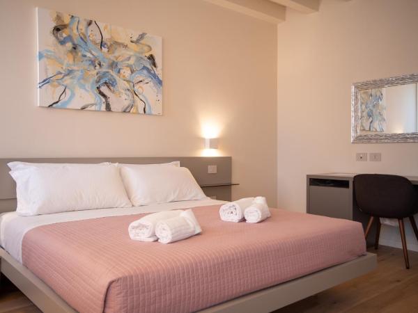 Calcirelli Suites : photo 9 de la chambre chambre familiale deluxe