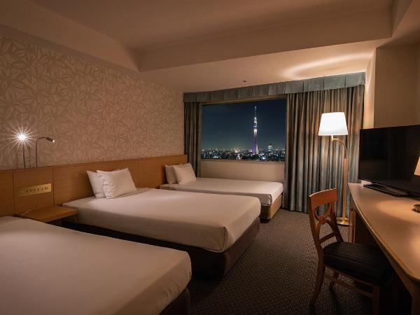 Tobu Hotel Levant Tokyo : photo 1 de la chambre chambre triple - vue sur le tokyo sky tree - non-fumeurs