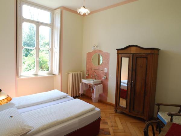 Hotel&Hostel Montarina : photo 1 de la chambre chambre lits jumeaux avec salle de bains commune