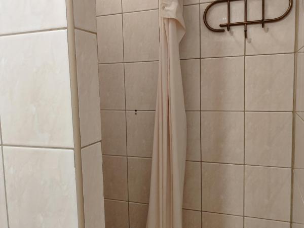 Pokój dla dwóch osób z prywatną łazienką - Piotrkowska 262-264 pok 315 : photo 5 de la chambre chambre lits jumeaux