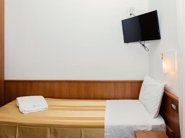 Hotel Leonardo Da Vinci Wellness SPA : photo 1 de la chambre petite chambre lits jumeaux