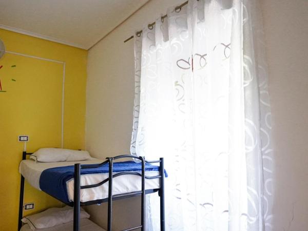 Los Mochileros Hostel - Age Limit 18-28 : photo 3 de la chambre lit simple dans dortoir pour femmes