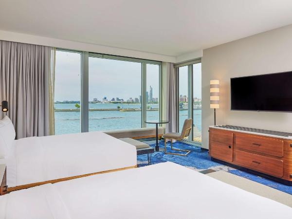 Sable At Navy Pier Chicago, Curio Collection By Hilton : photo 2 de la chambre chambre lit queen-size d'angle avec 2 lits queen-size