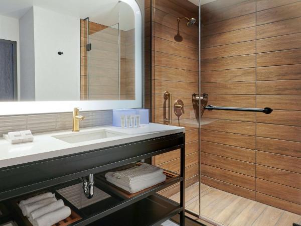 Sable At Navy Pier Chicago, Curio Collection By Hilton : photo 8 de la chambre chambre lit king-size