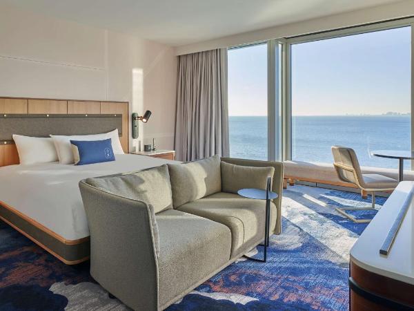 Sable At Navy Pier Chicago, Curio Collection By Hilton : photo 1 de la chambre chambre d'angle lit king-size