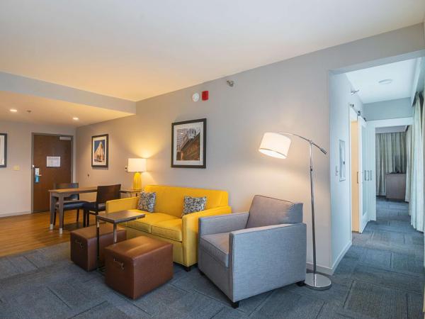 Hampton Inn Chicago North-Loyola Station, Il : photo 1 de la chambre suite lit king-size – non-fumeurs