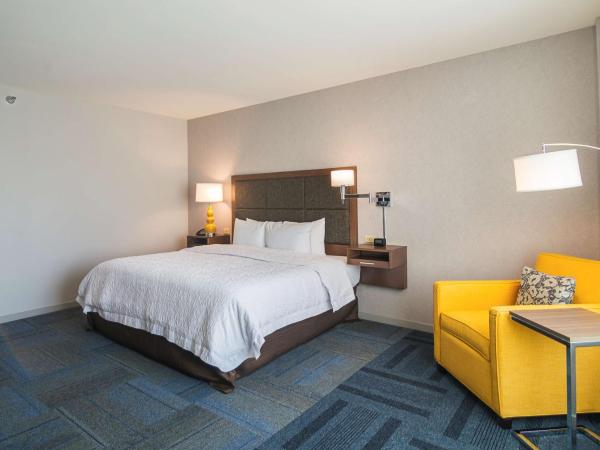 Hampton Inn Chicago North-Loyola Station, Il : photo 1 de la chambre chambre lit king-size - accessible aux personnes à mobilité réduite - non-fumeurs