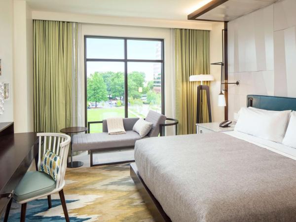 Canopy By Hilton Charlotte SouthPark : photo 2 de la chambre chambre lit king-size