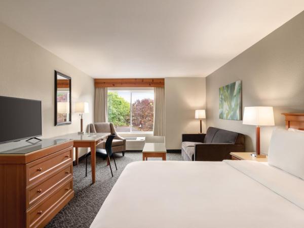 Radisson Hotel Portland Airport : photo 1 de la chambre chambre lit queen-size pour personnes à mobilité réduite - non-fumeurs 