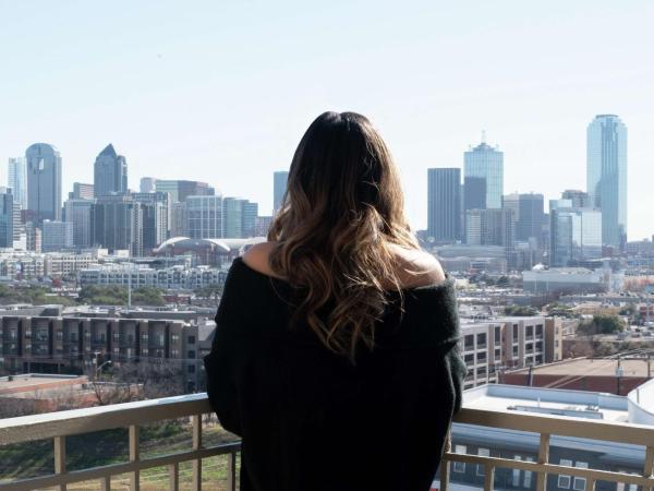 DoubleTree by Hilton Dallas Market Center : photo 1 de la chambre chambre double avec balcon - non-fumeurs