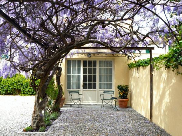 Villino Fiorentino : photo 9 de la chambre chambre double - vue sur jardin - annexe