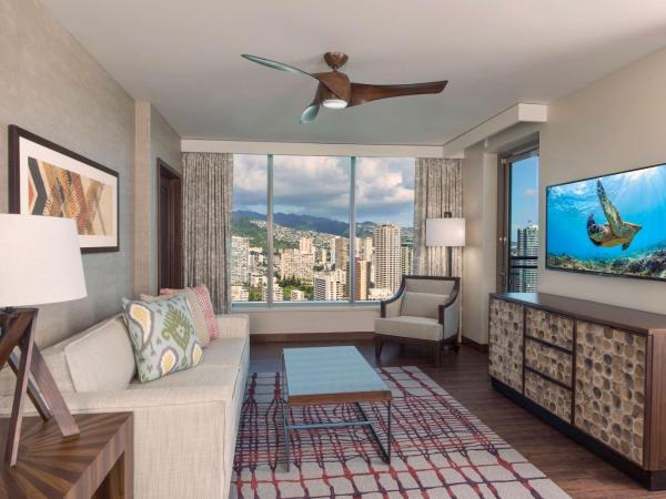 Hilton Grand Vacation Club The Grand Islander Waikiki Honolulu : photo 2 de la chambre one-bedroom suite with two double beds and mountain view