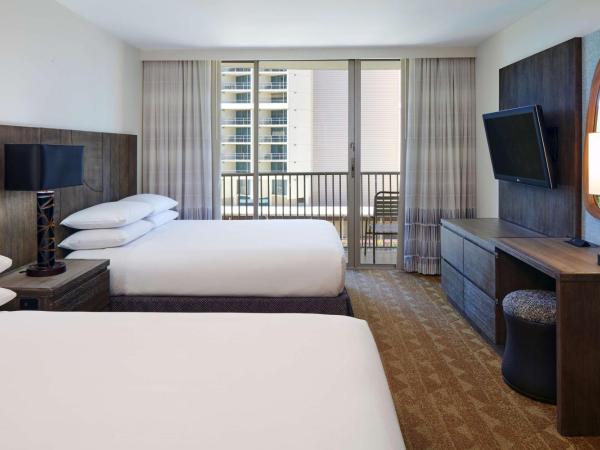 Embassy Suites by Hilton Waikiki Beach Walk : photo 2 de la chambre suite queen avec vue sur la ville