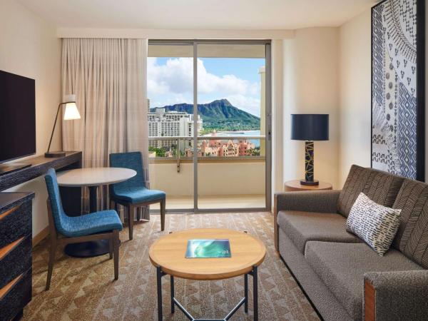 Embassy Suites by Hilton Waikiki Beach Walk : photo 3 de la chambre suite lit queen-size - vue sur océan