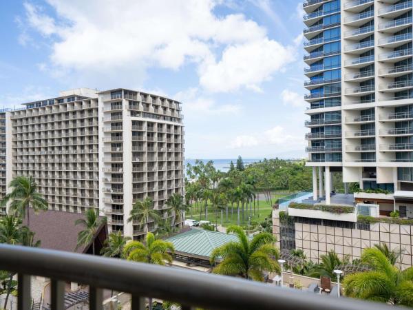 Embassy Suites by Hilton Waikiki Beach Walk : photo 6 de la chambre suite 2 chambres avec vue partielle sur l'océan