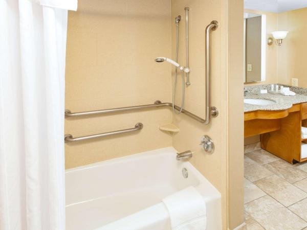 Homewood Suites by Hilton Indianapolis At The Crossing : photo 3 de la chambre double room with tub - mobility and hearing access/non-smoking
