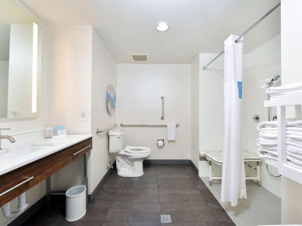 Hampton Inn & Suites Las Vegas Airport : photo 4 de la chambre studio lit king-size - accessible aux personnes à mobilité réduite et adapté aux personnes malentendantes - non-fumeurs