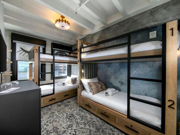 The Wayfarer Downtown LA, Tapestry Collection by Hilton : photo 1 de la chambre dormitory room with four bunk beds