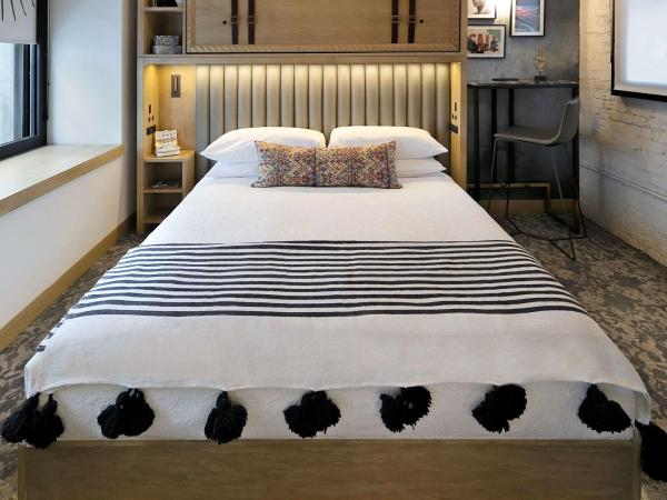 The Wayfarer Downtown LA, Tapestry Collection by Hilton : photo 2 de la chambre urban king room with skyline city view