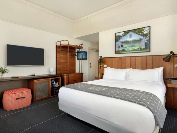 The Central Station Memphis, Curio Collection By Hilton : photo 4 de la chambre chambre lit king-size deluxe avec canapé-lit