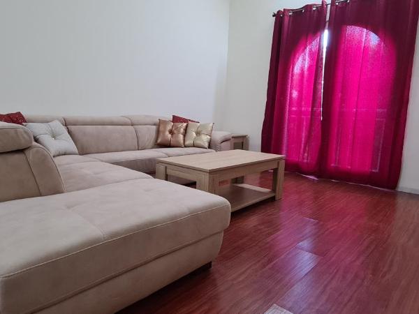 Near metro, spacious apartment has 1 bedroom, living room, kitchen, 2 bathrooms, storage room, balcony, outside you will have temperature controlled pools, gardens and free parking : photo 9 de la chambre appartement 1 chambre