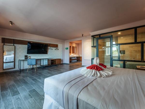 Hotel MID Project : photo 2 de la chambre suite avec jacuzzi