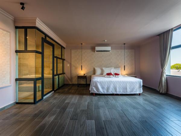 Hotel MID Project : photo 3 de la chambre suite avec jacuzzi