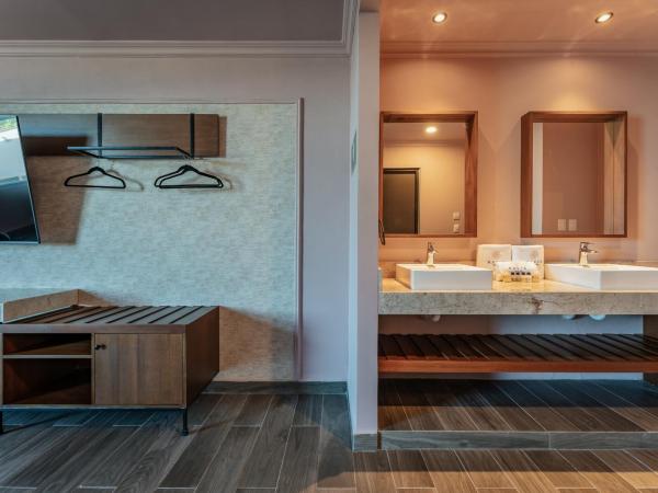 Hotel MID Project : photo 8 de la chambre suite avec jacuzzi