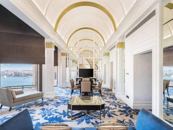 Radisson Blu Hotel, Dubai Deira Creek : photo 3 de la chambre suite présidentielle avec accès au salon - comprend une navette gratuite pour kite beach, dubai mall / burj khalifa