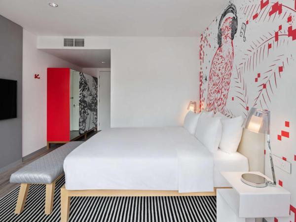 Radisson RED Dubai Silicon Oasis : photo 2 de la chambre chambre premium