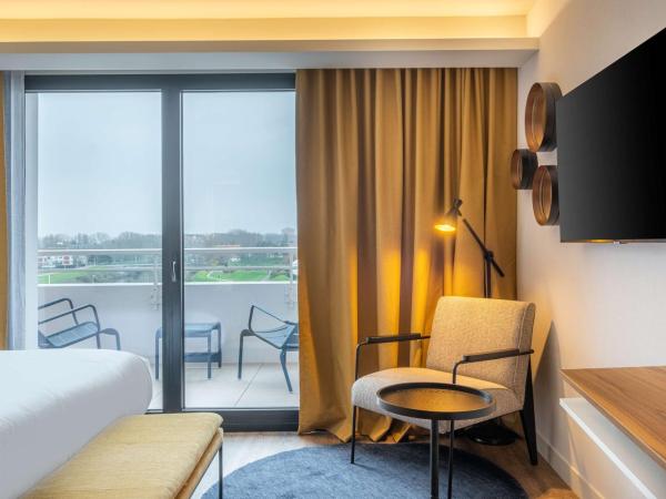 Radisson Blu Grand Hotel & Spa, Malo-Les-Bains : photo 3 de la chambre chambre supérieure avec balcon et vue sur la ville