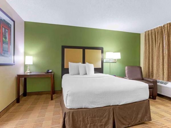 Extended Stay America Suites - Tucson - Grant Road : photo 2 de la chambre studio lit queen-size - non-fumeurs