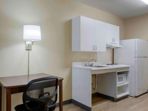 Extended Stay America Suites - Tucson - Grant Road : photo 4 de la chambre studio avec 1 lit queen-size - accessible aux personnes à mobilité réduite - non-fumeurs