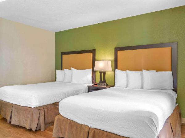 Extended Stay America Suites - Indianapolis - Airport - W Southern Ave : photo 1 de la chambre studio de luxe avec 2 lits doubles - non-fumeurs