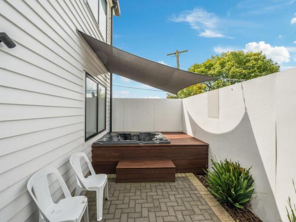 ASURE Rotorua International Motor Inn : photo 4 de la chambre studio lit king-size deluxe avec baignoire spa