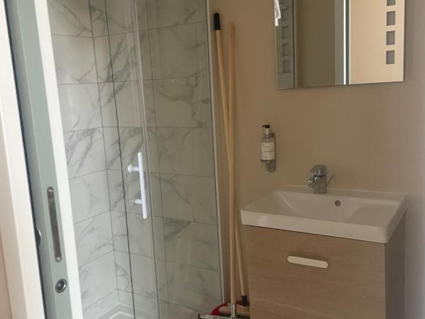 Hotel de la Terrasse : photo 3 de la chambre studio triple standard