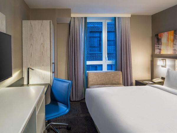 Doubletree By Hilton New York Times Square West : photo 4 de la chambre chambre lit king-size standard