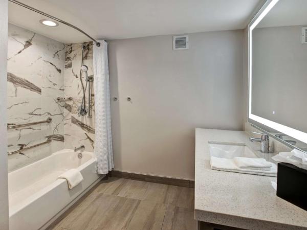 Embassy Suites By Hilton Oklahoma City Northwest : photo 4 de la chambre suite with mobility/hearing access - non-smoking