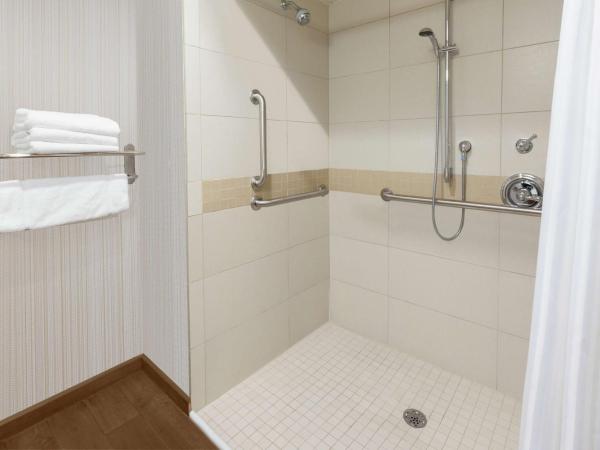Hilton Garden Inn Pittsburgh University Place : photo 1 de la chambre queen room with mobility/hearing accessible tub