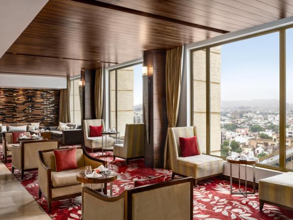 Hilton Jaipur : photo 2 de la chambre chambre lit king-size exéctive - accès au salon