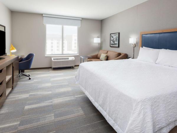 Hampton Inn & Suites San Diego Airport Liberty Station : photo 1 de la chambre suite lit king-size - adaptée aux personnes malentendantes