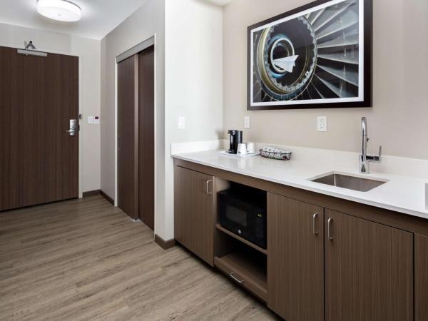 Hampton Inn & Suites San Diego Airport Liberty Station : photo 3 de la chambre suite studio lit king-size