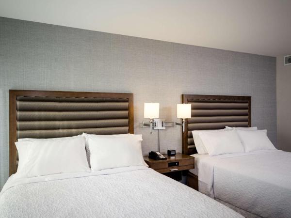 Hampton Inn & Suites by Hilton Seattle/Northgate : photo 1 de la chambre chambre 2 lits queen-size - non-fumeurs