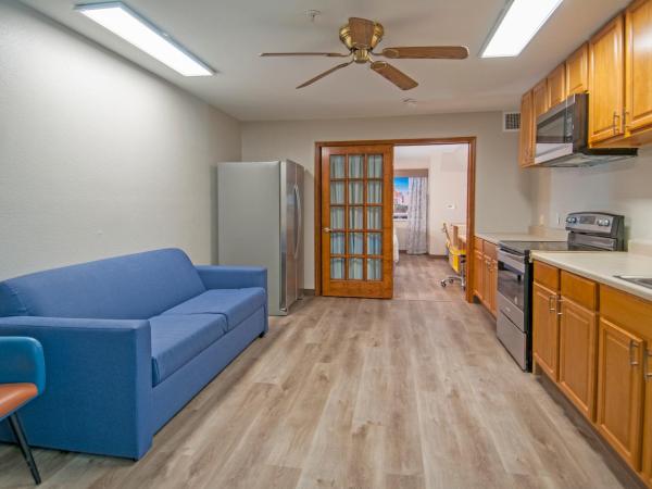 Days Inn & Suites by Wyndham San Antonio North/Stone Oak : photo 3 de la chambre suite 2 lits queen-size - non-fumeurs